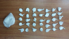  صور - الشرطة: اعتقال شاب من يافا بعد العثور بمركبته على كمية من السموم 